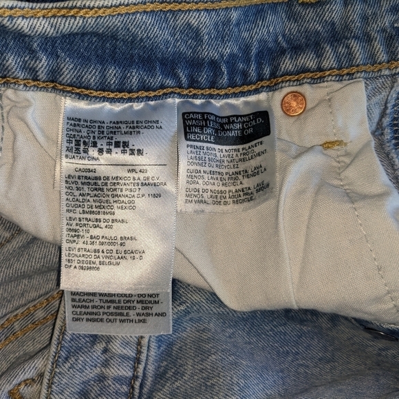 LEVI'S RIBCAGE CUT OUT MID THIGHT BERMUDA STYLE LIGHT VINTAGE WASH SIZE … - Picture 13 of 16